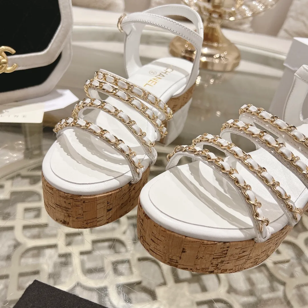 👟👟Ex-factory price 620👟👟 🔥🔥Chanel Xiaoxiang 2024 latest catwalk fashion rhinestone chain decoration 🦋high heels top quality! Accurate to 1:1, light luxury without tiring the feet, the upper feet can be matched with spring and summer clothes at will, highlighting texture and taste, simple yet luxurious appearance, even if it is just a pair of sandals, it is definitely a must-have pair in the summer shoe cabinet. Upper: imported cloth/cowhide. Color: six colors. Lining: imported sheepskin lining. Outsole: Italian leather outsole. Heel height: 7.5cm. Water table: 2.5cm. Code number: 35-40 (40.41.42 custom-made, non-refundable)